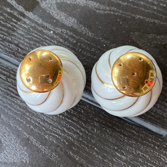 🧂Vintage Salt & Pepper Shakers 🧂 - Picture 5 of 7
